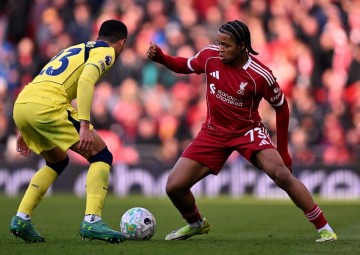 博鱼电竞平台-恩古莫哈半场完成6次过人，本赛季英超仅6人全场过人次数更多