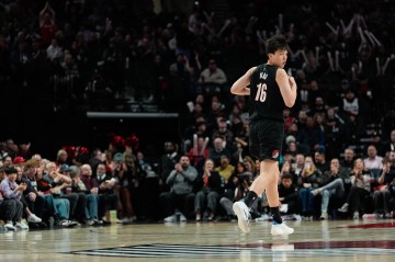 博鱼电竞官方网站-【菜鸟】杨瀚森6分4板1帽+损失2000刀 克尼佩尔失准13分&amp;三分6中1